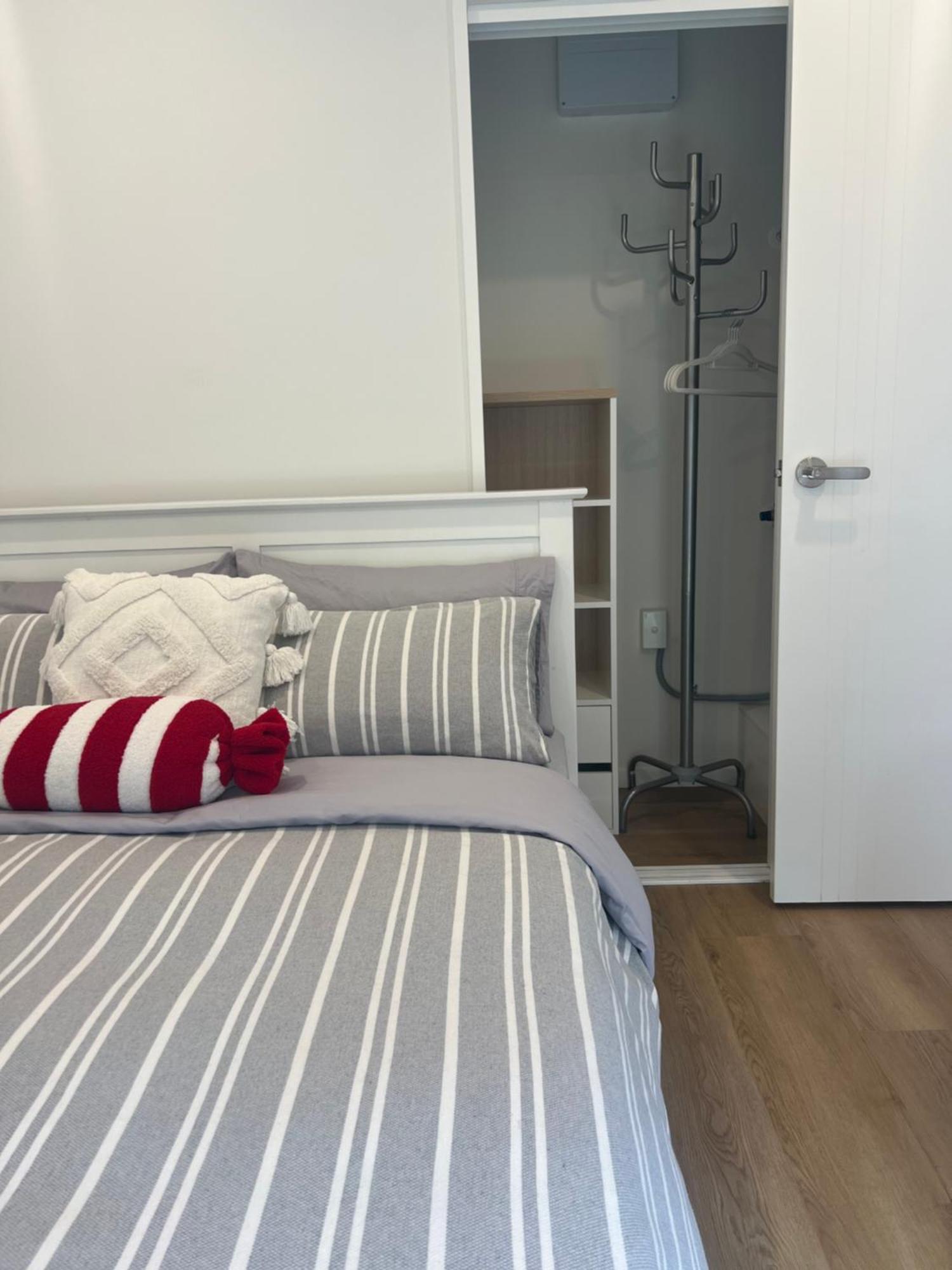 Waverly Place - Unique One Room Apartment Orewa Exterior foto